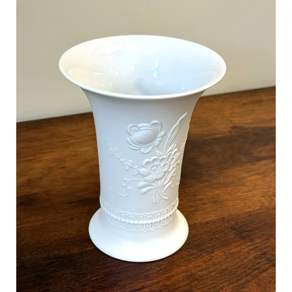 Vintage AK Kaiser Porzellan Germany White Bisque Relief Floral Vase 384/15 6
